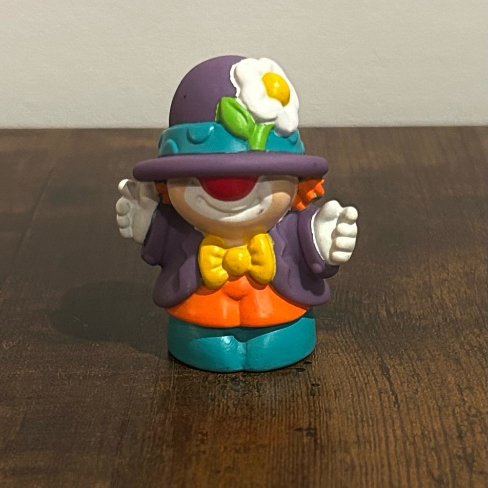 FISHER PRICE Little People CIRCUS CLOWN 2.5" Figure Purple Hat Jacket 1997